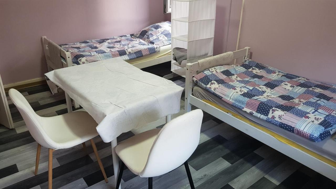 Handwerker Monteurzimmer Mit Gemeinschaftsbad In Brebach Apartment