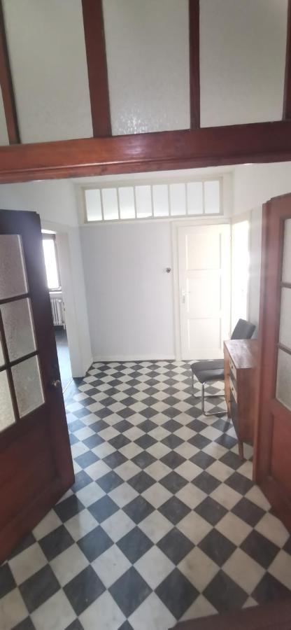 Handwerker Monteurzimmer Mit Gemeinschaftsbad In Brebach Apartment *