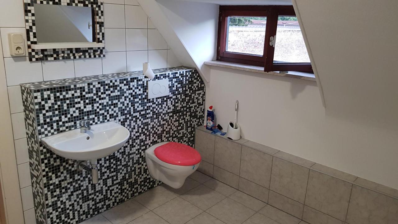 Handwerker Monteurzimmer Mit Gemeinschaftsbad In Brebach Apartment Saarbruecken