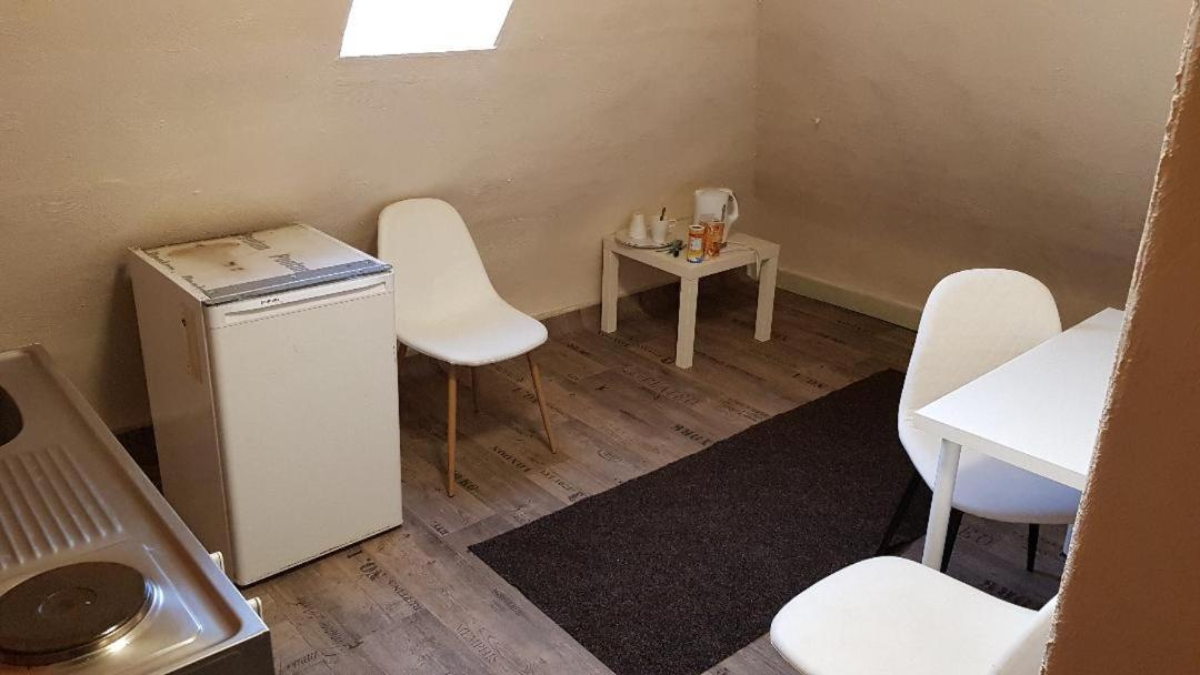 Handwerker Monteurzimmer Mit Gemeinschaftsbad In Brebach Apartment Saarbruecken